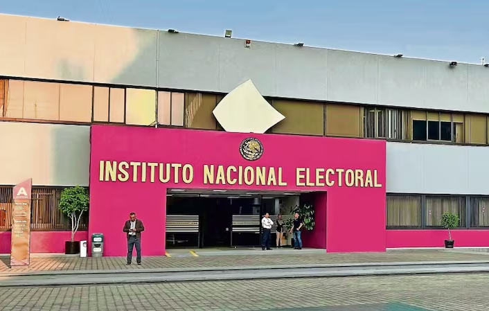 POR FORTALECER EL OFICIALISMO, PEGAN A INE Y ALIADOS