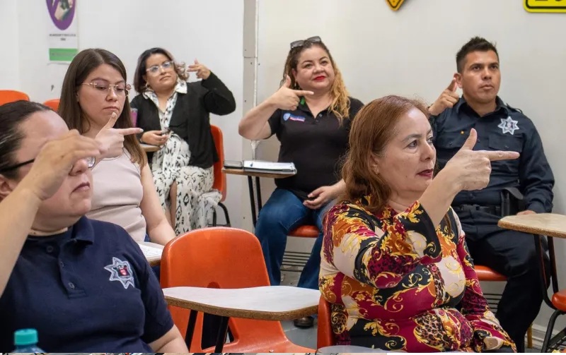 IMPARTE ESTADO TALLER DE LENGUA DE SEÑAS MEXICANA A PERSONAL DE LA SUBSECRETARÍA DE MOVILIDAD