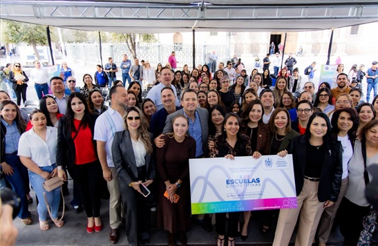 ENTREGA MARCO BONILLA CHEQUES DEL PROGRAMA ESCUELAS COMPETITIVAS PARA MEJORAR INSTITUCIONES