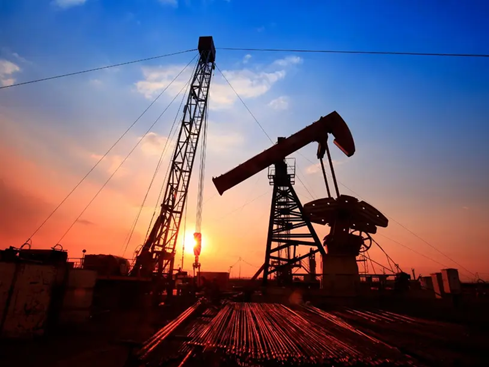 TEMOR A LA GUERRA PROVOCA QUE PRECIOS DEL PETRÓLEO SUPEREN LOS 100 DÓLARES