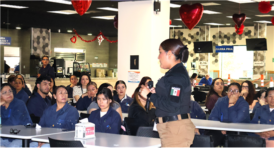 LLEVA POLICÍA MUNICIPAL ESTRATEGIA Y MECANISMOS DE PREVENCIÓN PARA MUJERES DEL SECTOR MANUFACTURERO