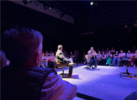 INICIA CHIHUAHUA A TELÓN CERRADO CON UNA EXPERIENCIA TEATRAL DESDE DENTRO DEL ESCENARIO