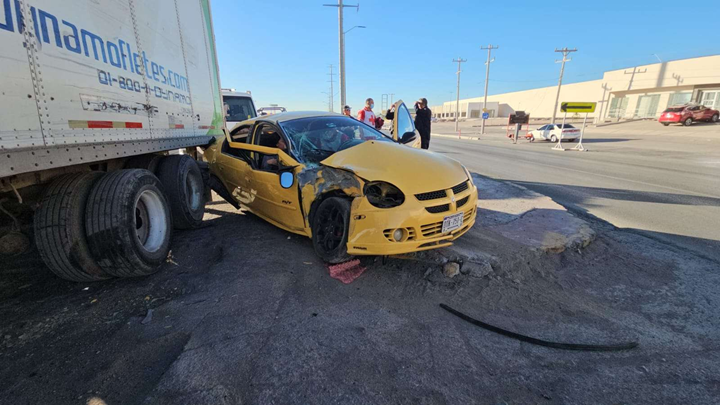 DEJA CHOQUE ENTRE TRÁILER Y VEHÍCULO UNA LESIONADA EN LA TECNOLÓGICO