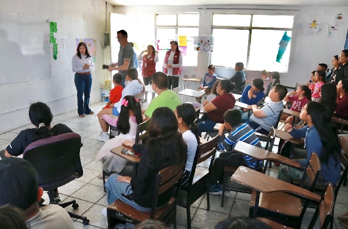 DIPUTADA JAEL ARGÜELLES DÍAZ ENTREGA LENTES A LA NIÑEZ JUARENSE