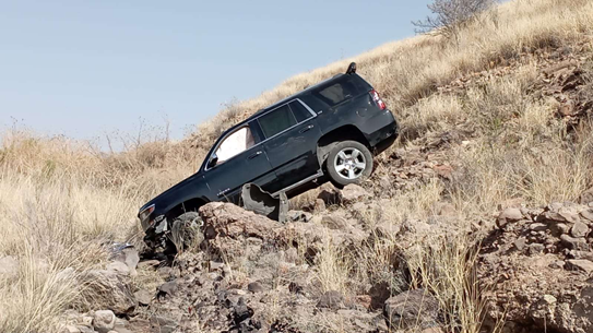 CAE CAMIONETA A BARRANCO EN LAS CURVAS DEL PERICO