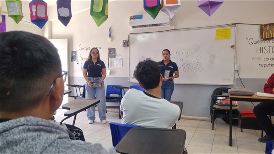 IMPARTE POLICÍA MUNICIPAL PLÁTICAS EN ESCUELAS DE PUNTA ORIENTE EN REFUERZO DE LA PREVENCIÓN