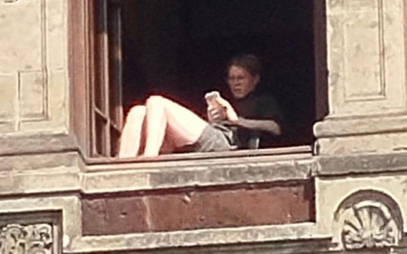 MUJER SÍ TOMÓ EL SOL DESDE VENTANA DE PALACIO NACIONAL; YA FUE SANCIONADA: CLAUDIA SHEINBAUM