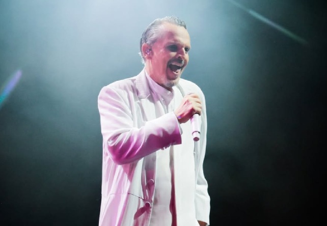 MIGUEL BOSÉ LLEVA MÁS DE CUATRO DÉCADAS EN LA INDUSTRIA, CON MÁS DE 30 MILLONES DE DISCOS VENDIDOS 