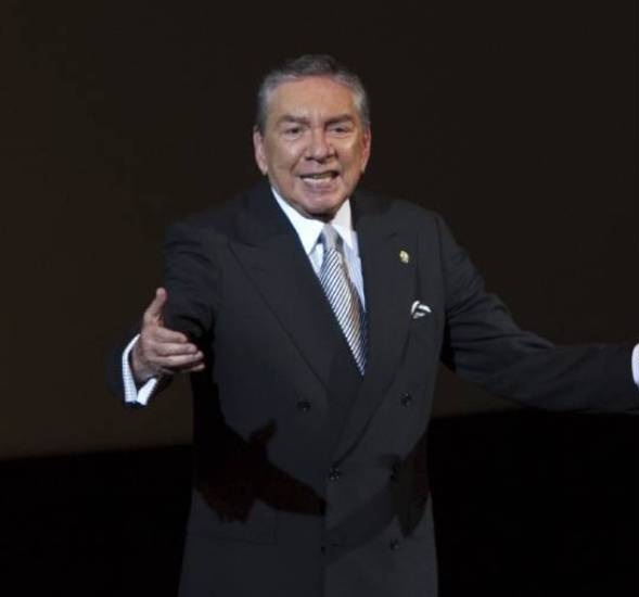 MARCO ANTONIO MUÑIZ SE MUESTRA SALUDABLE.