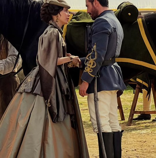 BELINDA REVELA QUE UTILIZÓ ACCESORIOS ORIGINALES DE CARLOTA DE HABSBURGO EN SU NUEVA SERIE