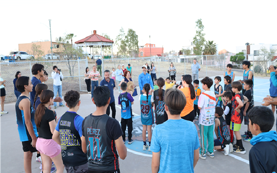 MEJORA MUNICIPIO CANCHA DE BÁSQUETBOL EN COLONIA AL NORTE DE LA CIUDAD