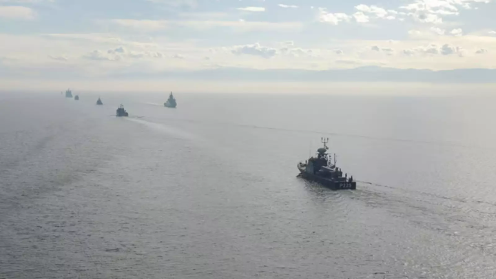 LA ARMADA DE EU COMENZARÁ A BLOQUEAR A TODOS LOS BUQUES QUE INTENTEN ENTRAR O SALIR DEL ESTRECHO DE ORMUZ