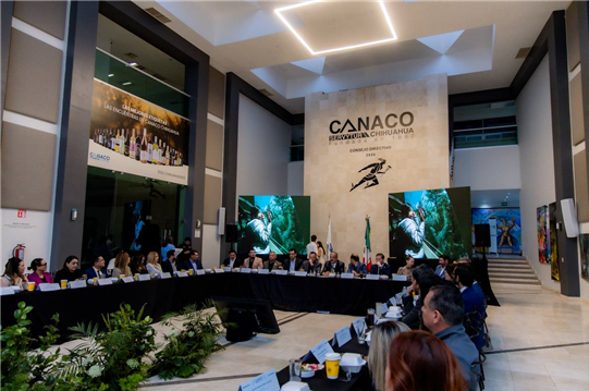 RECONOCE MARCO BONILLA A CANACO CHIHUAHUA POR SU PAPEL CLAVE EN EL DESARROLLO ECONÓMICO DE LA CAPITAL