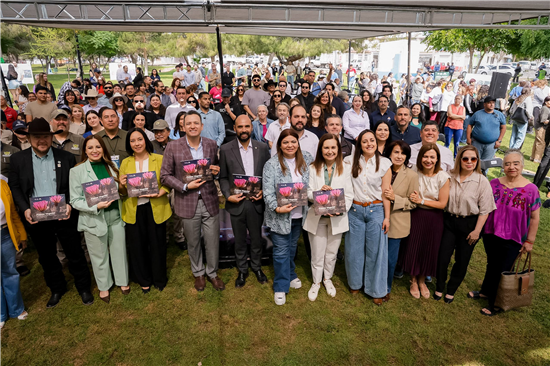 ALCALDE MARCO BONILLA SE COMPROMETE CON EL MEDIO AMBIENTE: PRESENTA PALETA VEGETAL Y ENTREGA UNIFORMES A GUARDIANES ECOLÓGICOS