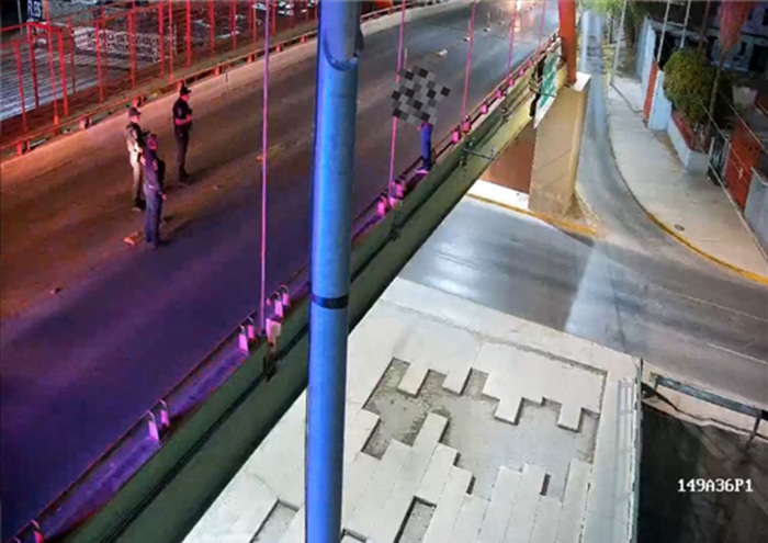 POLICÍAS MUNICIPALES SALVAN LA VIDA DE UN HOMBRE EN LA COLONIA EL BAJO