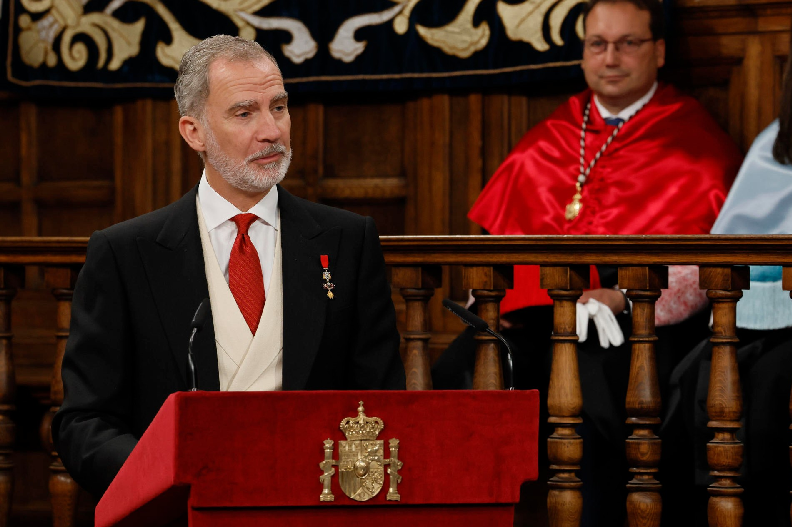 EL REY FELIPE VI ENTREGÓ EL PREMIO CERVANTES 2025 AL MEXICANO GONZALO CLORIO