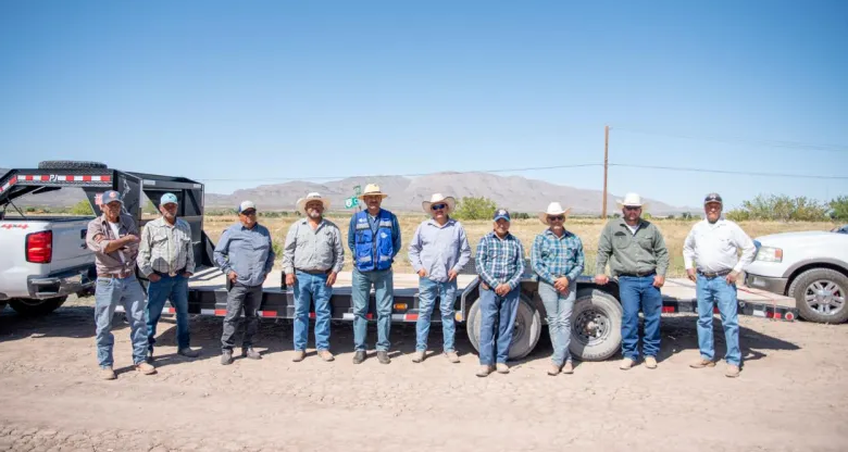 ENTREGA GOBIERNO DEL ESTADO 500 PACAS DE RASTROJO A PRODUCTORES DE PRAXEDIS G GUERRERO