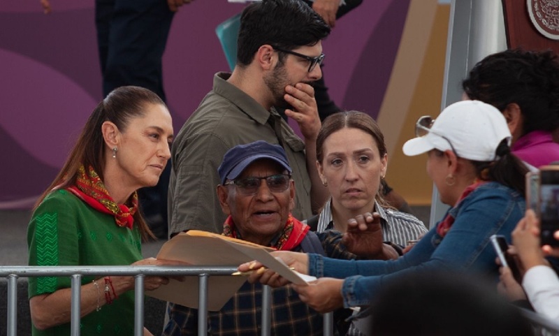 PROTESTA POR AGUA BLOQUEA PASO DE SHEINBAUM EN EDOMEX