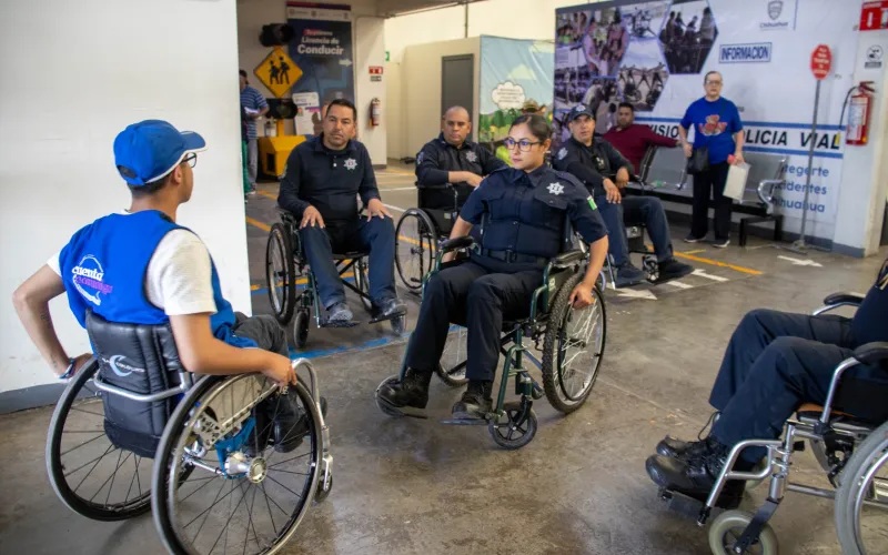 CAPACITA SDHYBC A AGENTES DE VIALIDAD CON TALLER “PONTE EN MIS ZAPATOS”