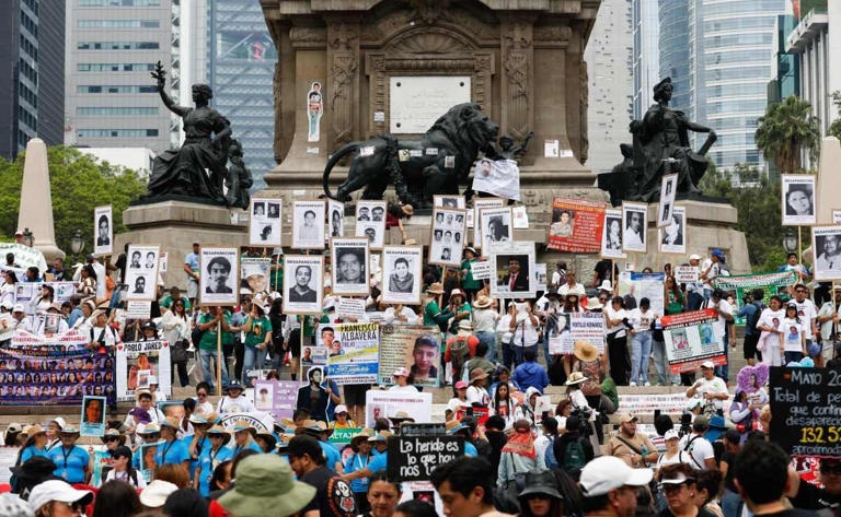 MADRES BUSCADORAS MARCHAN PARA EXIGIR CESE A LAS DESAPARICIONES EN MÉXICO