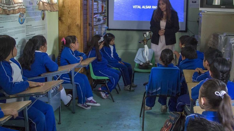 MAESTROS ATIENDEN A MÁS DE 32 MILLONES DE ALUMNOS