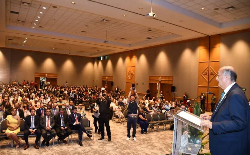  RECONOCE ESTADO COMPROMISO Y TRAYECTORIA DE 325 DOCENTES ESTATALES