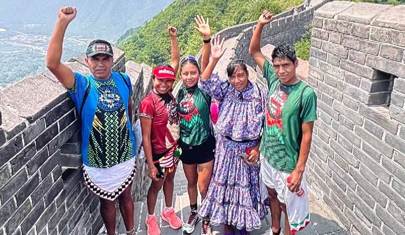 CINCO ATLETAS INDÍGENAS DE MÉXICO FINALIZARON EN LOS PRIMEROS TRES PUESTOS DEL MARATÓN DE LA GRAN MURALLA CHINA