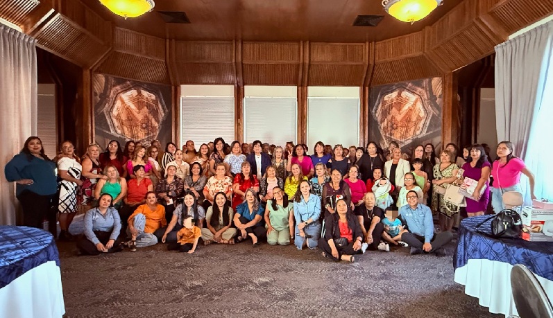 CELEBRA LUPITA BORRUEL A MAMÁS PROMOTORAS DE CASAS DE ENLACE