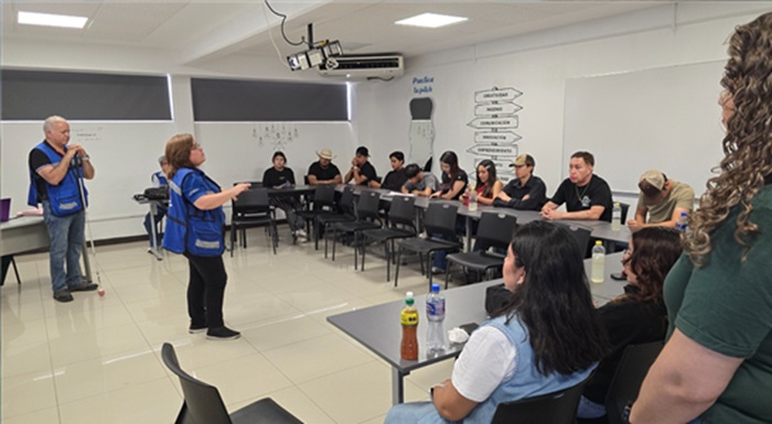 IMPULSA MUNICIPIO INCLUSIÓN EN JÓVENES DE FACIATEC-UACH CON RECORRIDO A CIEGAS