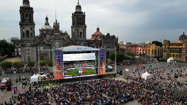 ALISTAN MEGAPANTALLA EN EL ZOCALO DE LA CDMX, PARA VER LOS PARTIDOS DEL MUNDIAL
