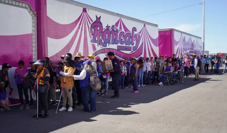 DISFRUTAN ALUMNOS DEL CENTRO DE CAPACITACIÓN PARA PERSONAS CON DISCAPACIDAD DE RECORRIDO EN LA FERIA DE SANTA RITA