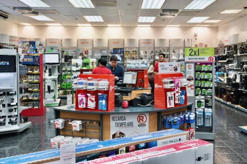 RADIOSHACK PASÓ DE OPERAR 149 TIENDAS EN 2022 A SOLO 16 UNIDADES AL CIERRE DEL PRIMER TRIMESTRE DE 2026.