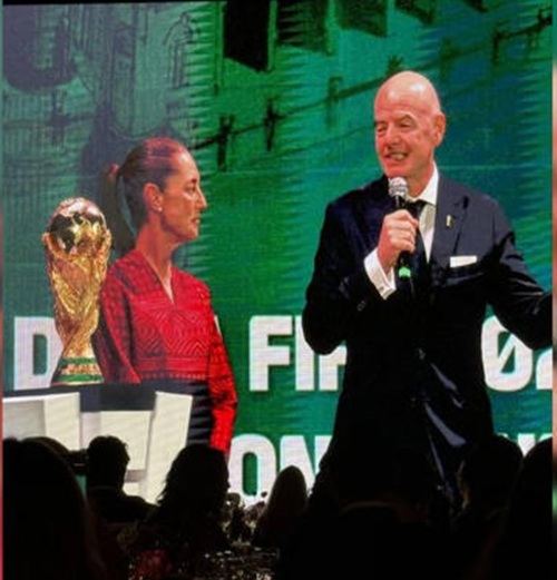 CLAUDIA SHEINBAUM Y GIANNI INFANTINO DURANTE LA CENA DE GALA EN EL CASTILLO DE CHAPULTEPEC. 
