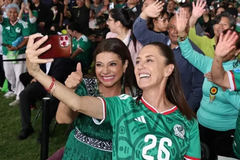 SHEINBAUM USÓ EL NÚMERO 26 EN EL MUNDIAL 
