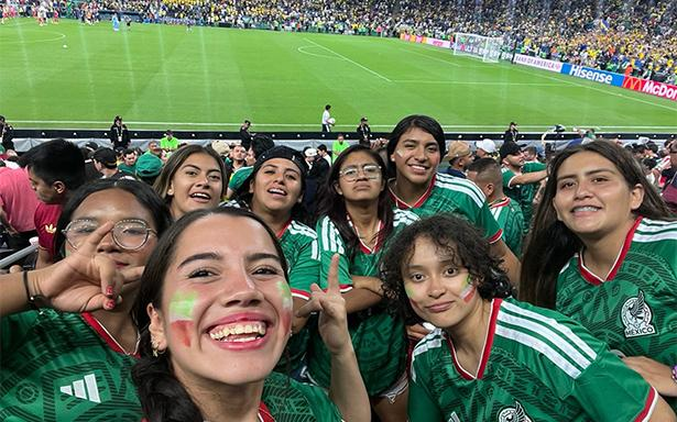 “LA PLAYERA DEL IMSS PESA”: DEPORTE Y DISCIPLINA LLEVAN A LEONAS DE SLP A VER UN PARTIDO DEL MUNDIAL DE FÚTBOL