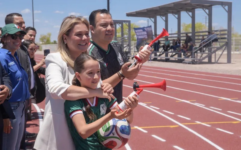 MARU CAMPOS INAUGURA NUEVA PISTA DE ATLETISMO EN DELICIAS