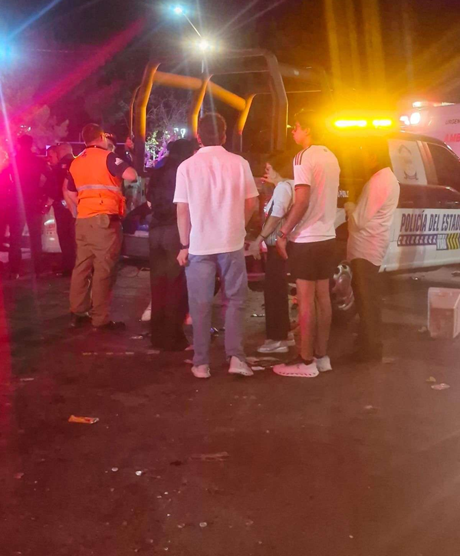 EMBISTE CONDUCTOR A MULTITUD QUE FESTEJABA TRIUNFO DE MÉXICO