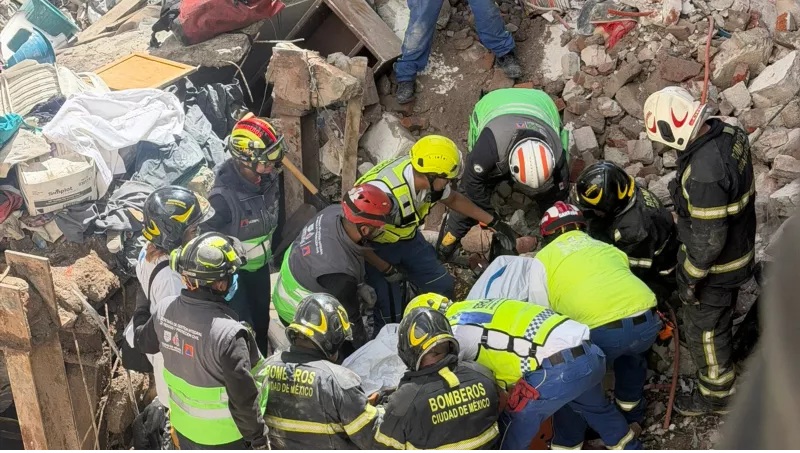 EL TECHO DE UNA VIVIENDA SE DERRUMBÓ TRAS SER REBLANDECIDO POR LAS FUERTES LLUVIAS DE LOS ÚLTIMOS DÍAS.