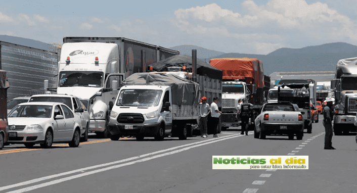 TRANSPORTISTAS SE MOVILIZARON A DIVERSAS CASETAS DE LA CDMX, COMO PARTE DE UN PARO NACIONAL