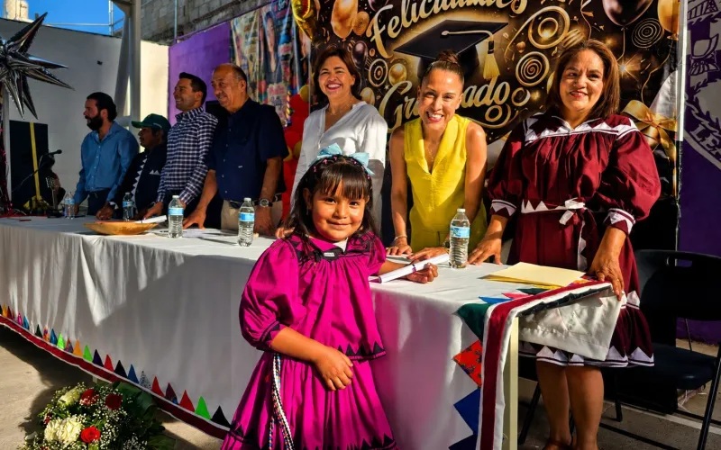 ENCABEZAN AUTORIDADES EDUCATIVAS CEREMONIA DE FIN DE CURSOS EN ESCUELAS INDÍGENAS DEL ASENTAMIENTO EL OASIS
