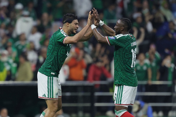 LOS GOLES DE JULIÁN QUIÑONES Y RAÚL JIMÉNEZ LE DIERON UNA JORNADA INOLVIDABLE A TODO MÉXICO