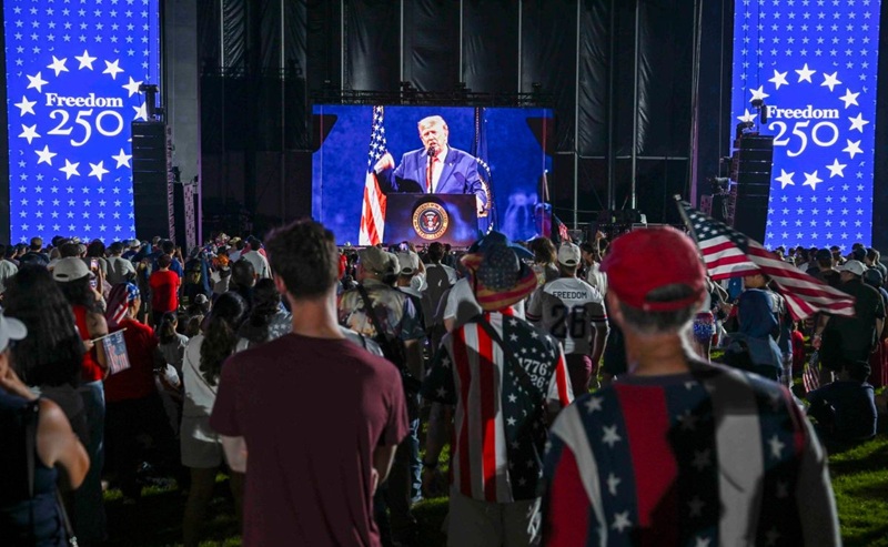 TRUMP ELOGIÓ LA “CAPACIDAD DE TRABAJO BAJO PRESIÓN” DE LOS AGENTES ENCARGADOS DE LA SEGURIDAD DE SU EVENTO CON MOTIVO DE LA INDEPENDENCIA DE EE.UU.