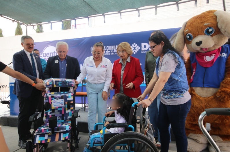 BENEFICIA DIF ESTATAL A 63 FAMILIAS CON LA ENTREGA DE APARATOS FUNCIONALES EN CUAUHTÉMOC