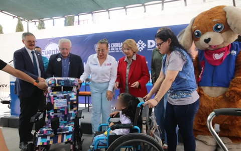 BENEFICIA DIF ESTATAL A 63 FAMILIAS CON LA ENTREGA DE APARATOS FUNCIONALES EN CUAUHTÉMOC