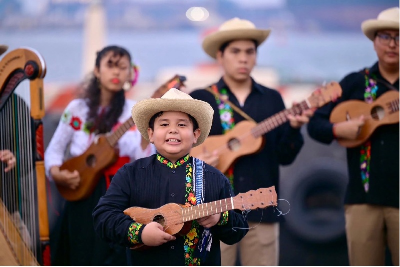 EL SEMILLERO ENSAMBLE COMUNITARIO DE SON JAROCHO DE SAN ANDRÉS TUXTLA, VERACRUZ, CELEBRA 8 AÑOS DE PONDERAR SU CULTURA CON VERSOS Y SONES