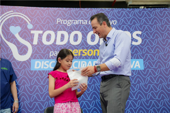 CUMPLE MARCO BONILLA CON ENTREGA DE 200 APARATOS AUDITIVOS DEL PROGRAMA 