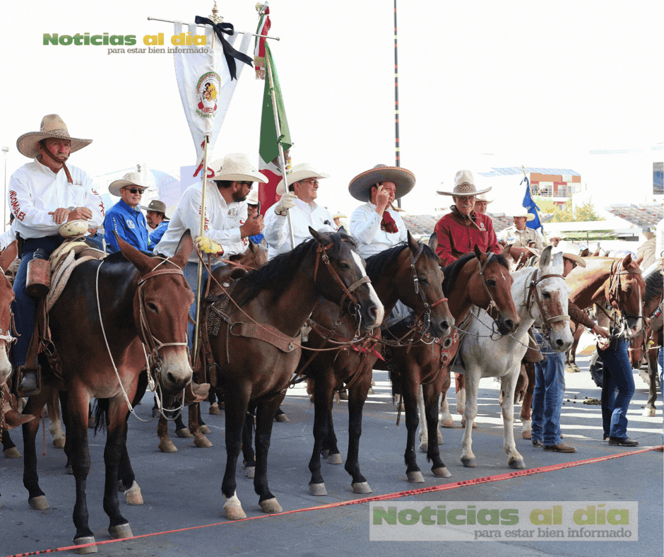 DESFILA LA GRAN CABALGATA VILLISTA POR LA CIUDAD DE CHIHUAHUA