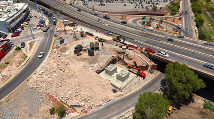 AVANZA MUNICIPIO CON REUBICACIÓN DE LÍNEA DE DRENAJE EN LATERAL DEL PERIFÉRICO DE LA JUVENTUD