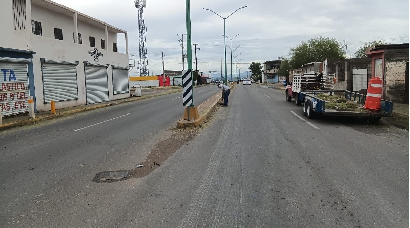 SERVICIOS MUNICIPALES REALIZA TRABAJOS DE LIMPIEZA EN CAMELLONES DE LA LUIS H. ÁLVAREZ, PABLO GINTHER Y GLZ. ORTEGA