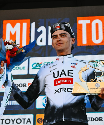 EL CICLISTA MEXICANO ISAAC DEL TORO HIZO HISTORIA AL CORONARSE LÍDER DEL GIRO DE ITALIA EN 2025.